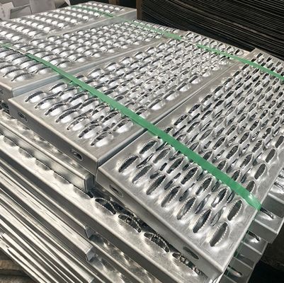 Gegalvaniseerde stalen diamanten gripschermen voor industriële veiligheidspaden