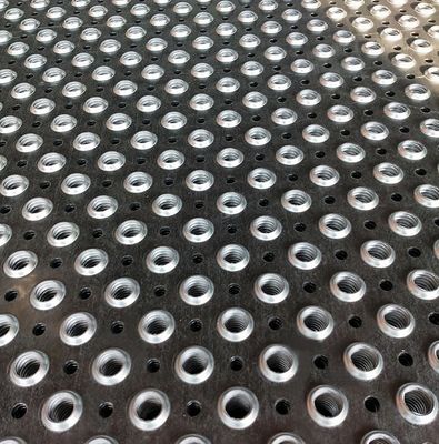 Gegalvaniseerde geperforeerde plaat metalen gaaspanelen voor veiligheidswandelpad