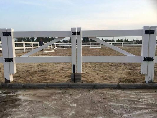 Gemakkelijk te monteren 4 Rails Vinyl Pvc Farm Fencing White Horse Rail Fence