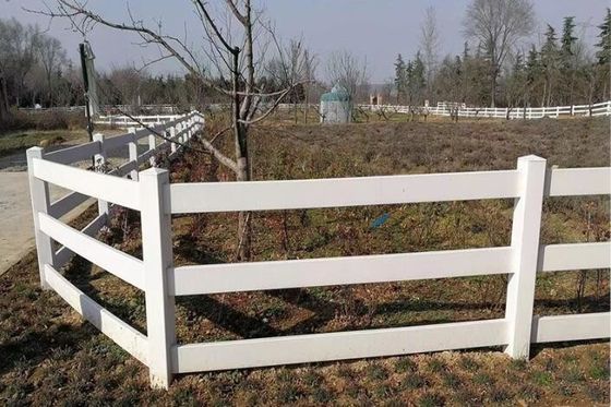 Gemakkelijk te monteren 4 Rails Vinyl Pvc Farm Fencing White Horse Rail Fence