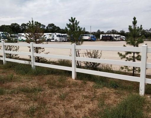 Witte 3rails PVC paarden hek Stabiel kunststof paarden veld hek