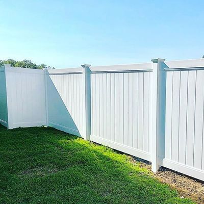Op maat gemaakte buitenshuis 6x8 Ft Witte privacy vinyl hek voor achtertuinen