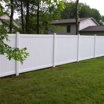Vuurdicht buitenshuis wit plastic vinyl pvc privacy hek voor decoratieve achtertuin