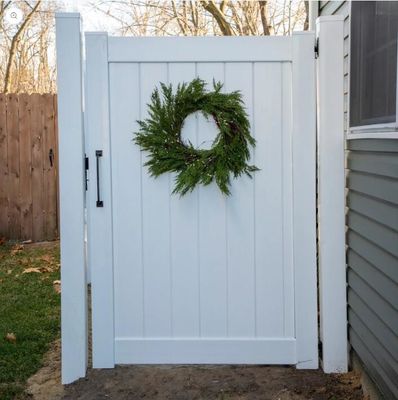 Decoratief PVC / vinyl tuin hek met poort voor buiten privacy
