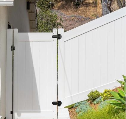 Hoogwaardig 6*8ft Grootte Pvc-privacy hek met laag onderhoud