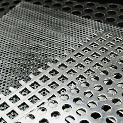Metalen bekleding voor decoratieve zeshoekige geperforeerde aluminiummaas