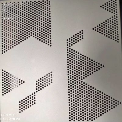 Op maat gemaakte ronde driehoek met gaten Aluminium roestvrij staal geperforeerd plaat voor decoratief gaas
