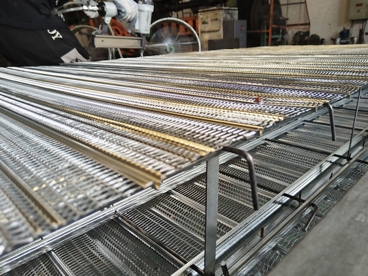 Gegalvaniseerd uitgebreid metalen gaas cement gietvorming voor zwembadbouw