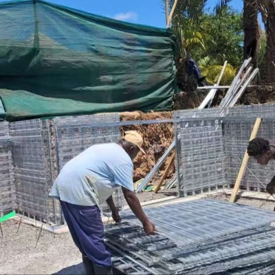 Gegalvaniseerd stalen Hy Rib gaas voor betonnen bekisting in zwembadconstructie in Afrika