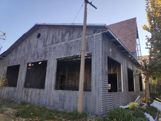 V-vormig gegalvaniseerd strekmetaal voor stucwerk bouwconstructie met afmetingen van 2500*600mm en een ribafstand van 100mm