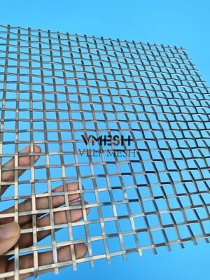 Op maat gepoedercoat geanodiseerd architectonisch gaas Geplooid geweven metalen gaas voor trapbalustrade