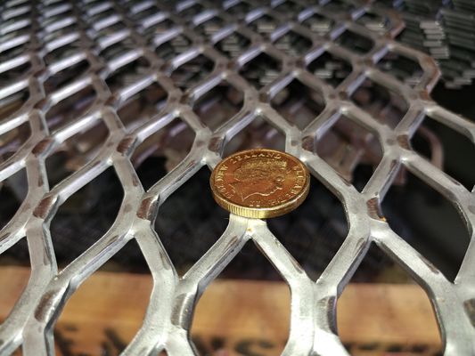 Industriële stalen uitgebreide maas Diamant uitgebreide stalen uitgerekte metalen rooster