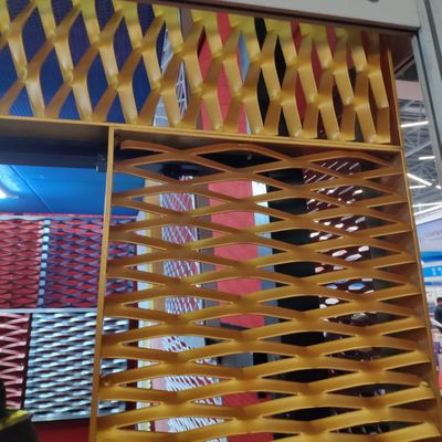 Op maat gemaakte poedercoating Aluminium uitgebreide metalen mesh plafond wand gevel