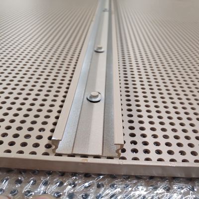 Decoratieve gevels met geperforeerd metalen gaas Aluminium aangepast gatontwerp