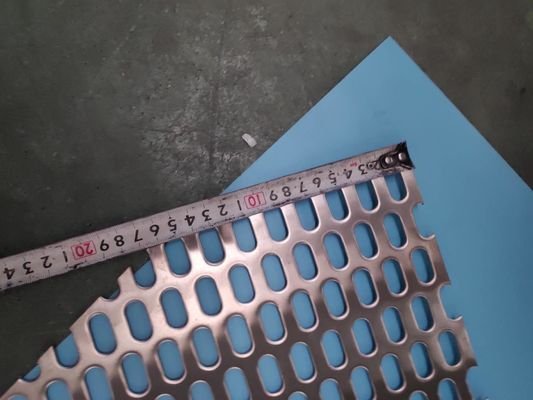 0.7mm 1mm 2mm aluminium gegalvaniseerd roestvrij staal geperforeerd metaal aangepast gat ontwerp