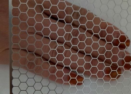 Poedercoating Zwart aluminium Hexagonale ronde gat luidspreker rooster Punching Metal Mesh