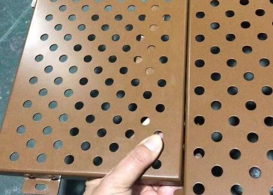 Elektrische gegalvaniseerde geperforeerde plafondtegels 2x2 PVDF-gecoat