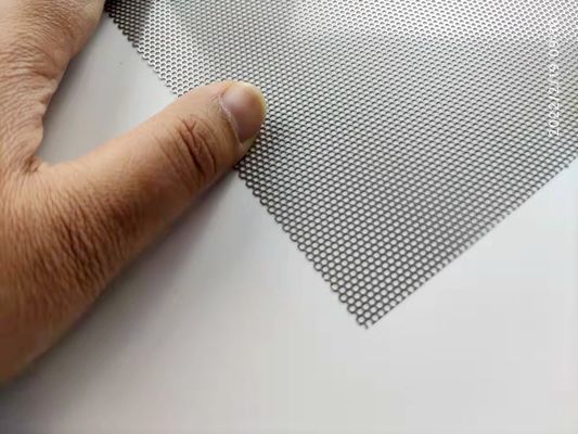 Aangepaste 2,03 mm geperforeerde metalen gaas voor luidsprekerroosters