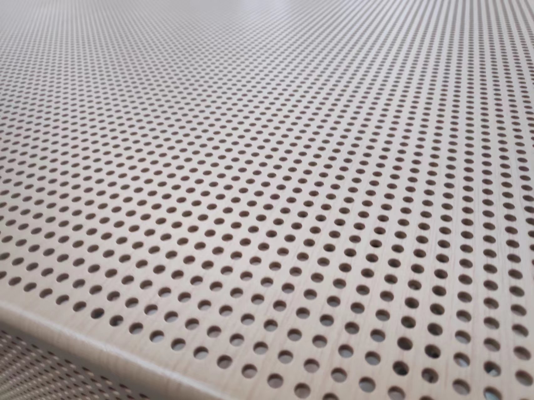 De ronde Gaten rekten Decoratieve Geperforeerde Ondergedompeld uit Heet van Metaalbladen Gegalvaniseerd