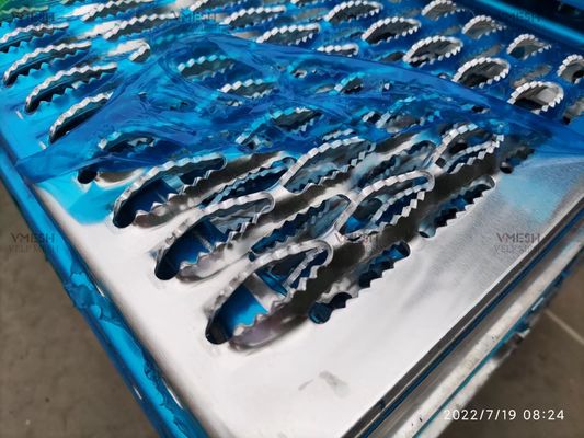 12 maat 14 Maataluminium 1060 grating van de het gatenveiligheid van de metaaldiamant gang