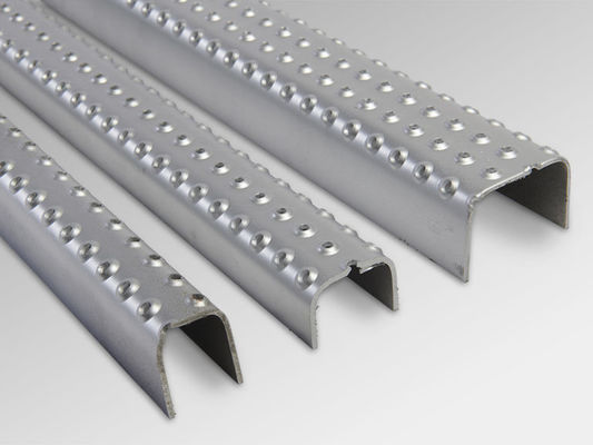 Misstapweerstand 2.5mm Gegalvaniseerde Sporten van de het Metaalladder van het Diktealuminium