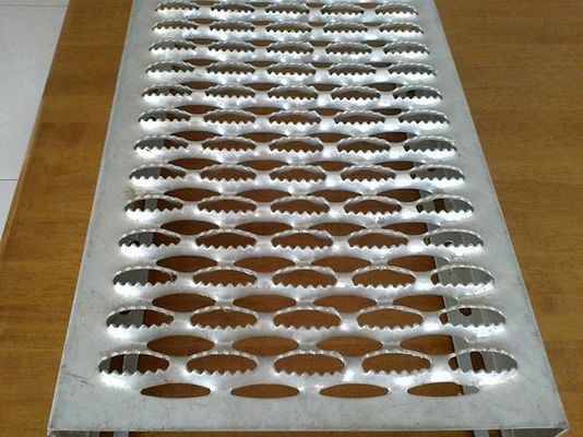 25m Diamond Walkway Channel Grip Span Veiligheid die Antisteunbalk raspt