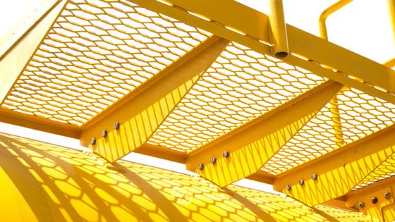 Warm gedompeld gegalvaniseerd zeshoekig gat uitgebreid metalen gaas voor catwalk gaas