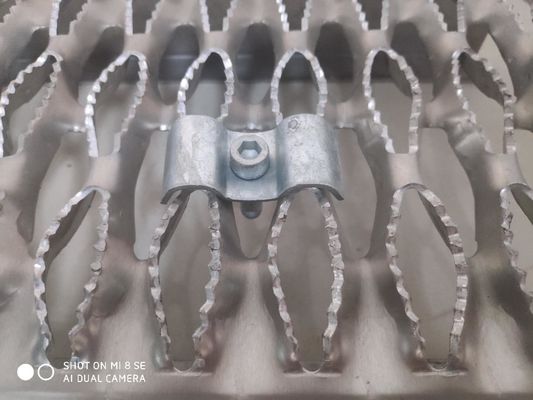 Diamond Hole Shape Hdg Grip-Grating van de Stutveiligheid het Staal van Tredeloopvlakken Antislip