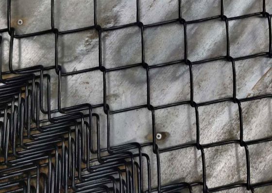 Pvc bedekte het Zwarte Gegalvaniseerde Gebied van de Omheiningsdiamond shape wire mesh sports van de Kettingsverbinding met een laag