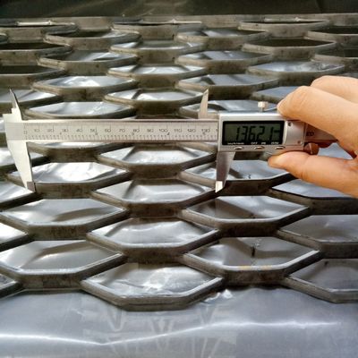 De gegalvaniseerde 3.0lbs Uitgebreide Bevloeringen van Metaalmesh anti skid platform grating