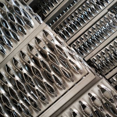 Het Gegalvaniseerde Staal van Diamond Hole Grip Span Safety Grating Antislip voor Gangplank