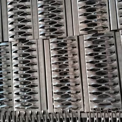 Antislipdiamond plank grating aluminum 12 de Gang van het Maatstaal