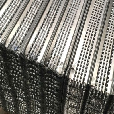 Gegalvaniseerde hoge rib metalen lat voor stucco-vorming 0,45 m x 2 m